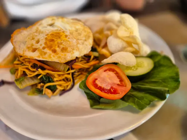 Tepi Buyan (Babi Genyol & Ayam Betutu)