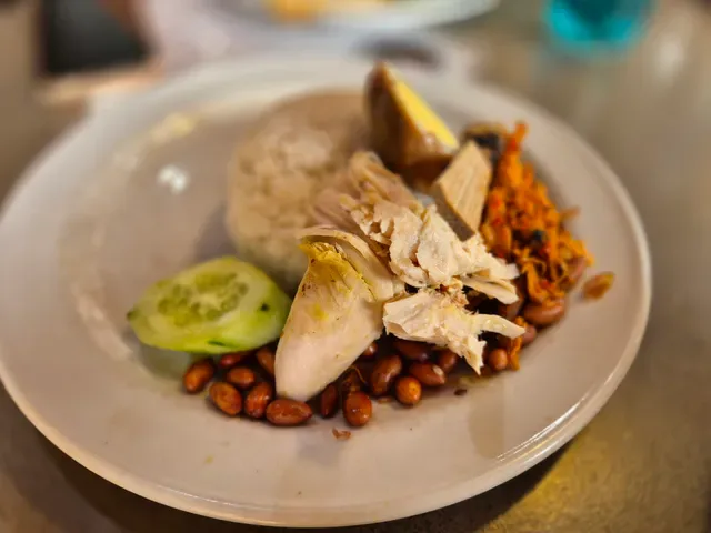 Tepi Buyan (Babi Genyol & Ayam Betutu)