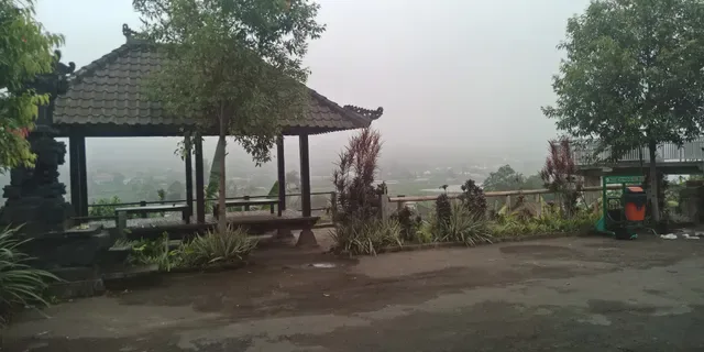 Tepi Buyan (Babi Genyol & Ayam Betutu)
