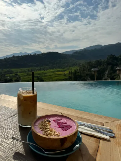 TopVibes Pool & Eatery