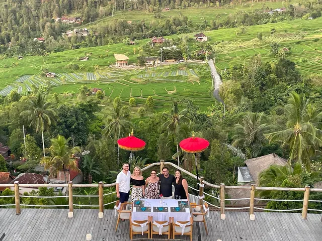 TopVibes Pool & Eatery