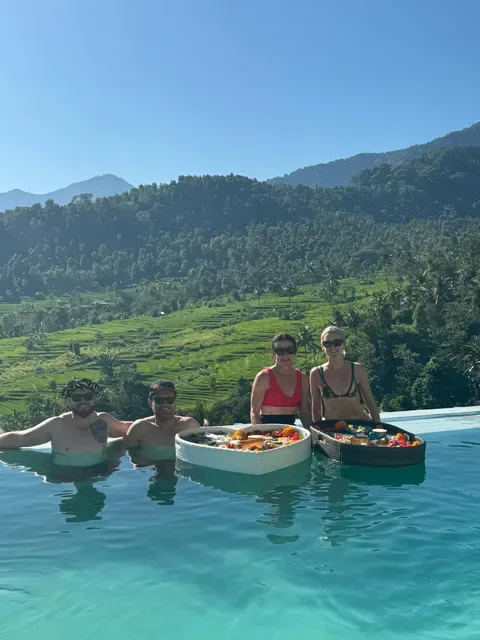 TopVibes Pool & Eatery
