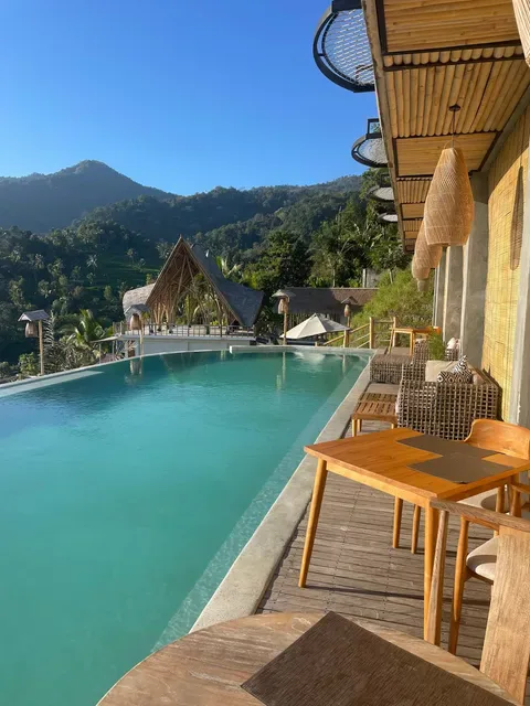 TopVibes Pool & Eatery