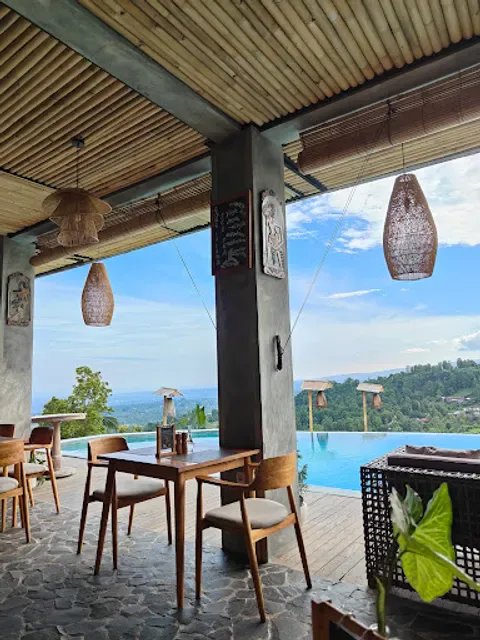 TopVibes Pool & Eatery