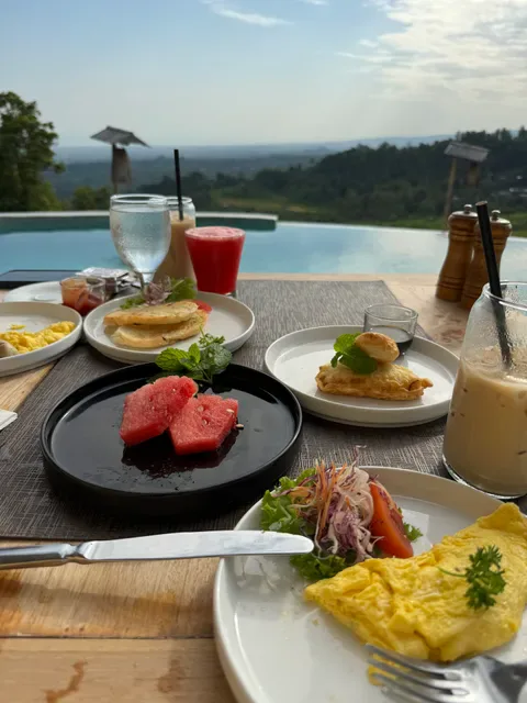 TopVibes Pool & Eatery