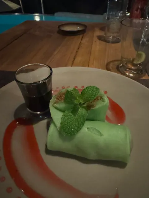 TopVibes Pool & Eatery