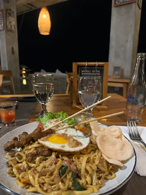 TopVibes Pool & Eatery