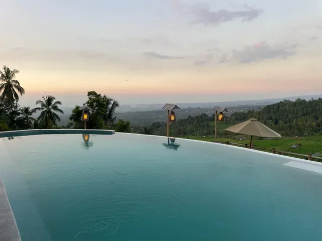 TopVibes Pool & Eatery