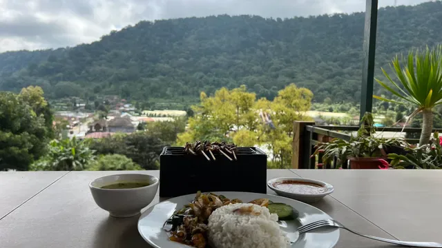 Waroeng Buyan 818