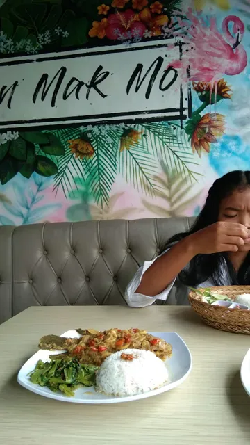 Paon Mak Mo