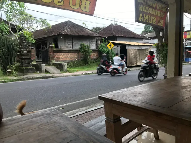 Babi Guling Ibu Suna