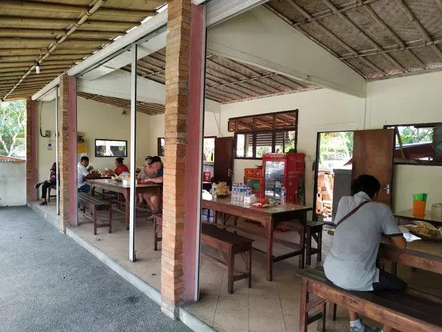 Babi Guling Payangan Buk Ari