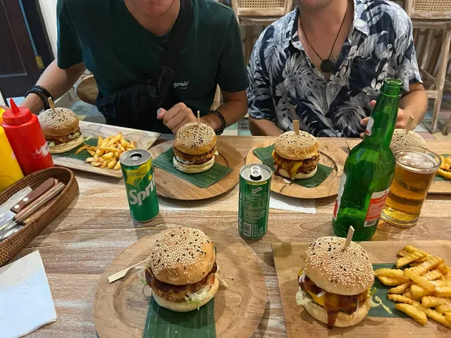 Gaees Burger Ubud