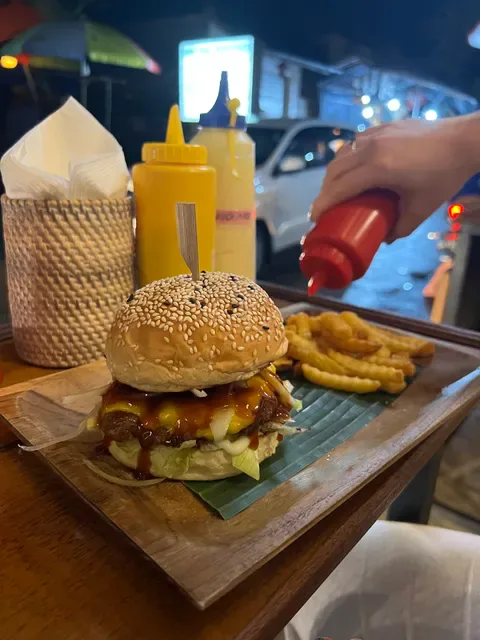 Gaees Burger Ubud