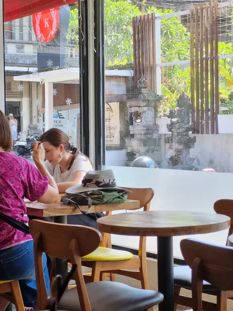 Kakiang Bakery & Cafe