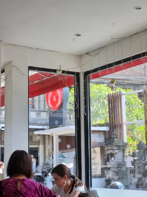 Kakiang Bakery & Cafe