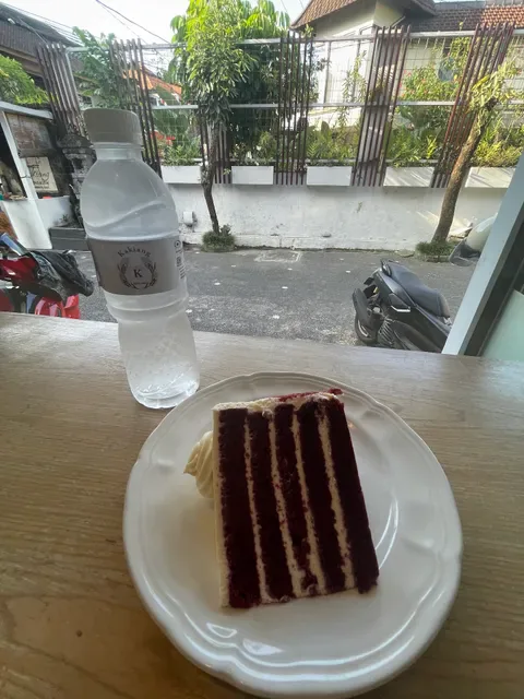 Kakiang Bakery & Cafe