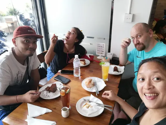 Kakiang Bakery & Cafe