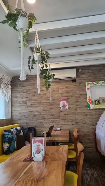 Kakiang Bakery & Cafe