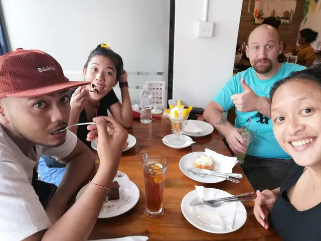 Kakiang Bakery & Cafe