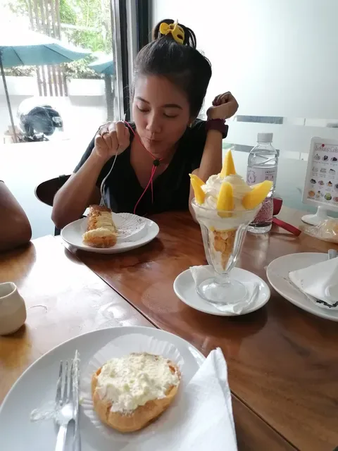 Kakiang Bakery & Cafe