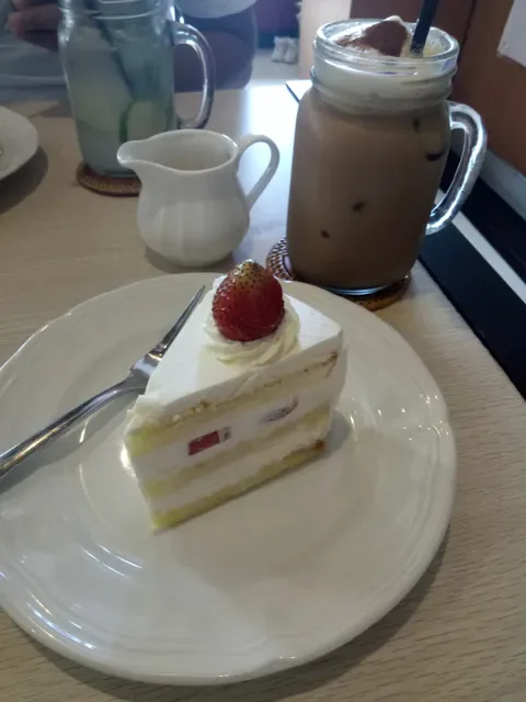 Kakiang Bakery & Cafe