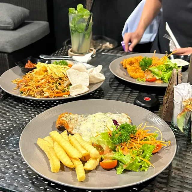 Lucky Family Coffee & Food