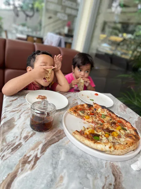 Mazzoni Pizza