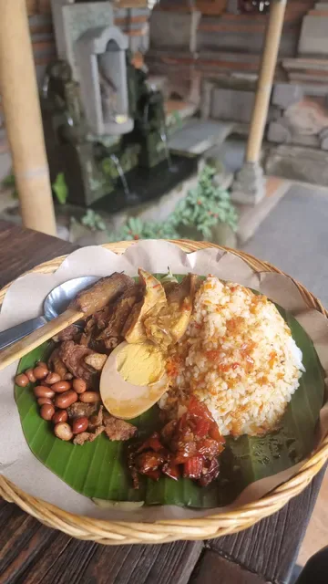 Nasi Ayam Kedewatan Ibu Mangku