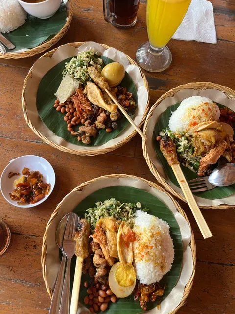 Nasi Ayam Kedewatan Ibu Mangku
