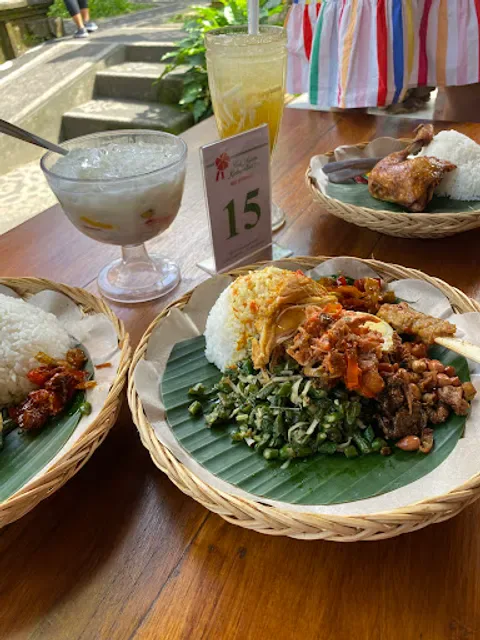 Nasi Ayam Kedewatan Ibu Mangku
