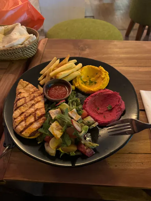Olive Mediterranean Cuisine مطعم لبناني