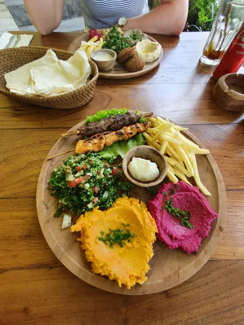 Olive Mediterranean Cuisine مطعم لبناني