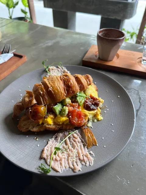 Ropana Coffee shop and Restaurant Bar