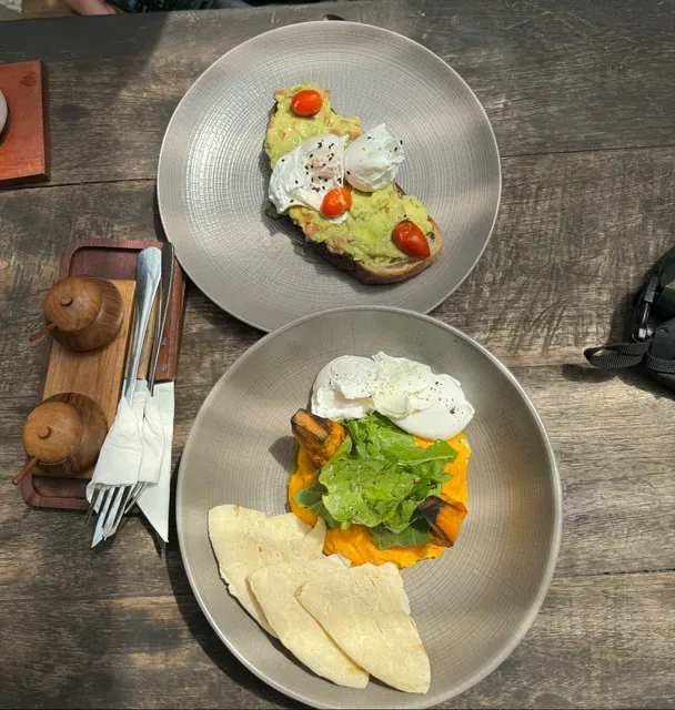 Ropana Coffee shop and Restaurant Bar