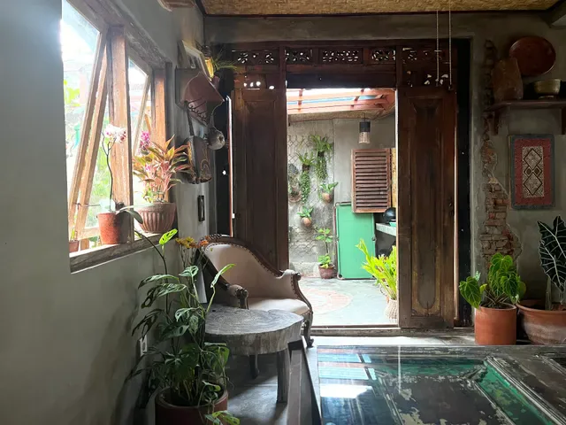 Ropana Coffee shop and Restaurant Bar