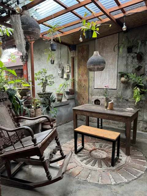 Ropana Coffee shop and Restaurant Bar