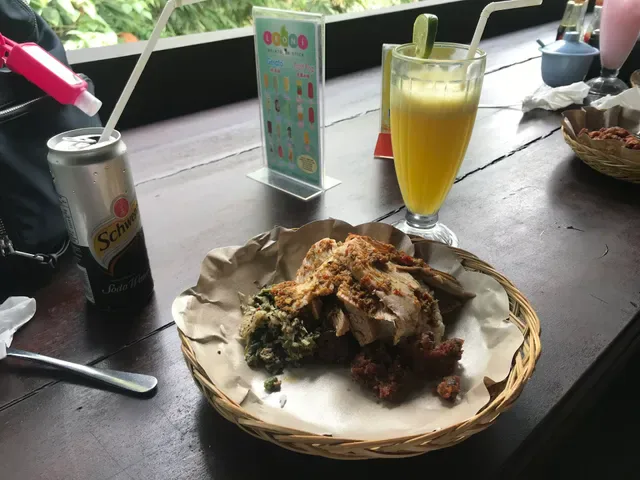 Warung Babi Guling Ibu Oka 3