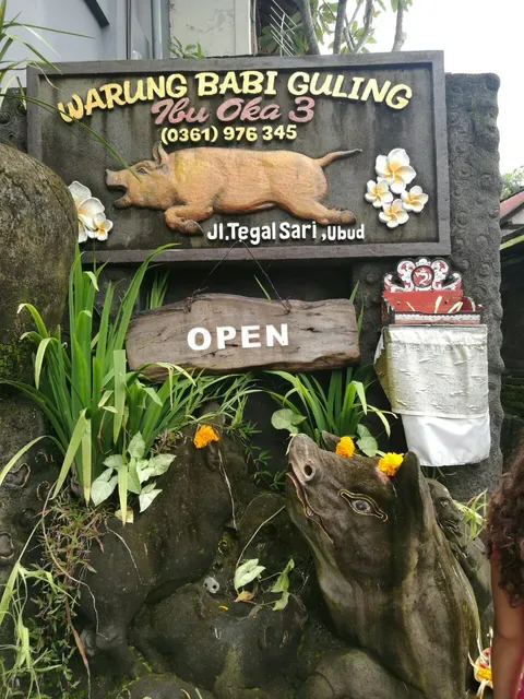 Warung Babi Guling Ibu Oka 3
