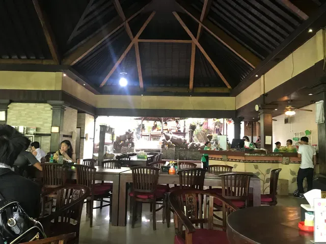 Warung Babi Guling Ibu Oka 3