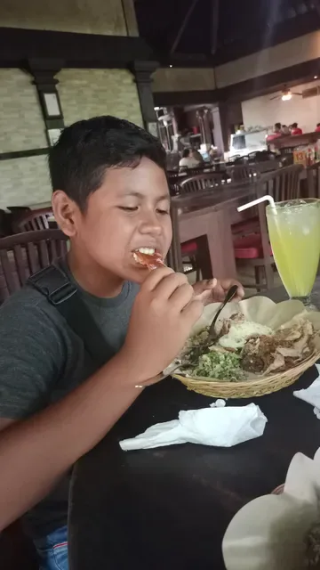 Warung Babi Guling Ibu Oka 3