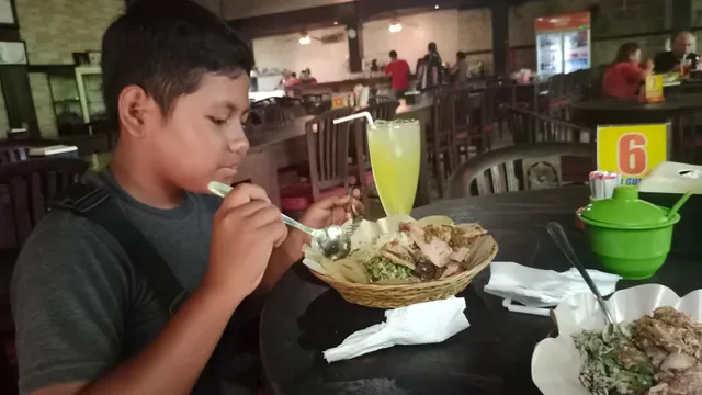 Warung Babi Guling Ibu Oka 3