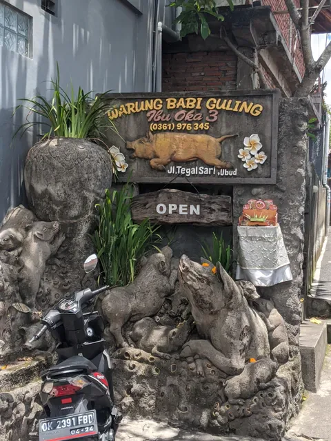 Warung Babi Guling Ibu Oka 3