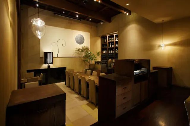 HIGASHI-YAMA Tokyo / Studio