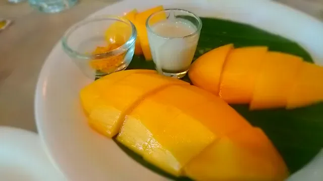 Som Tum Khun Kan