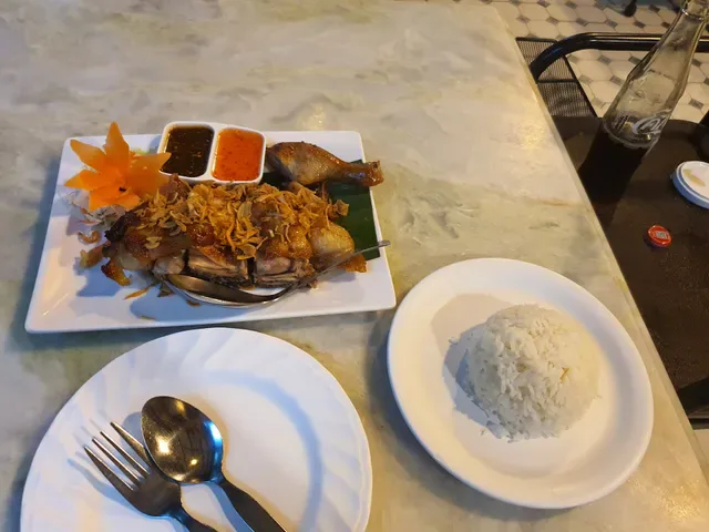 Som Tum Khun Kan