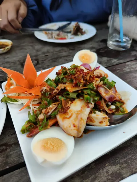 Som Tum Khun Kan
