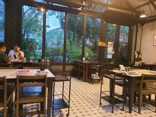 Som Tum Khun Kan
