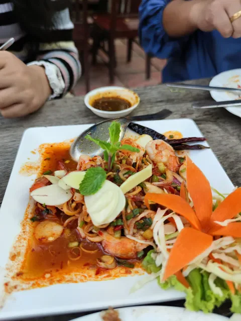 Som Tum Khun Kan