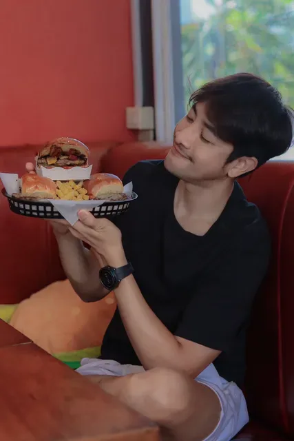 Daniel Thaiger Burger Hub & STAX Burger